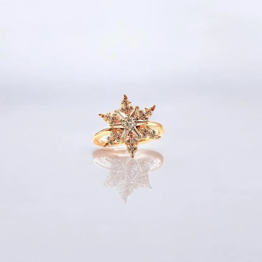 Twinkling Star Emblem Adjustable Ring for Women – Refined Gold-Tone Finish with Chic Celestial-Inspired Design for Everyday Glamour
