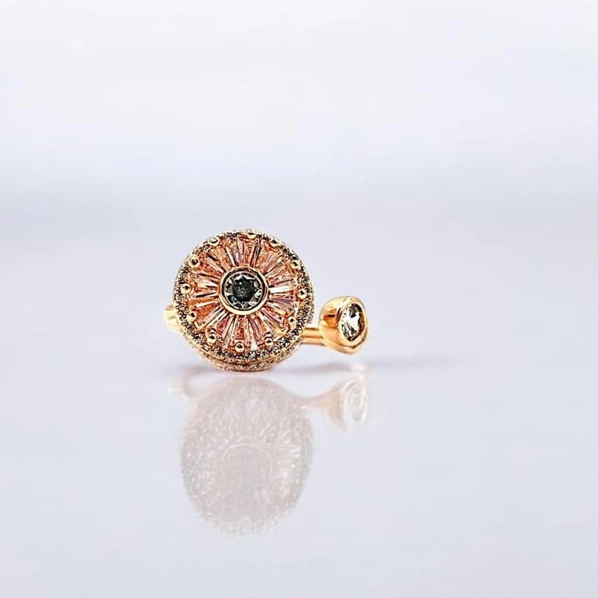 Open Circle Diamond Accent Ring for Women – Elegant Gold-Tone Minimalist Design with Side Sparkle & Contemporary Gap Style